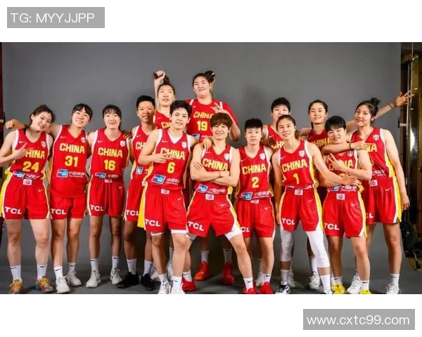 篮球明星与美女亲密互动引发热议现场气氛火爆令人瞩目
