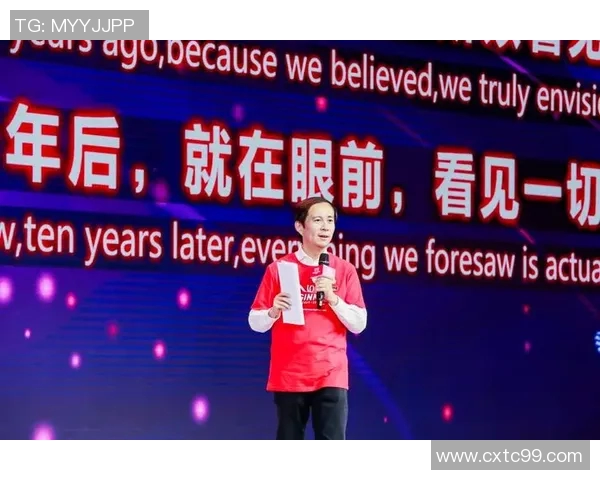 阿里在街头偶遇篮球明星引发粉丝热议瞬间成网络热搜话题